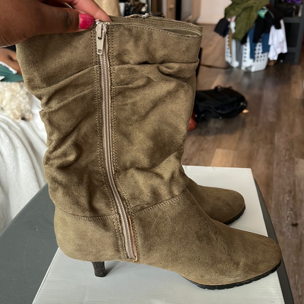 Size 8 Tan Kitten Heel Boots - no brand